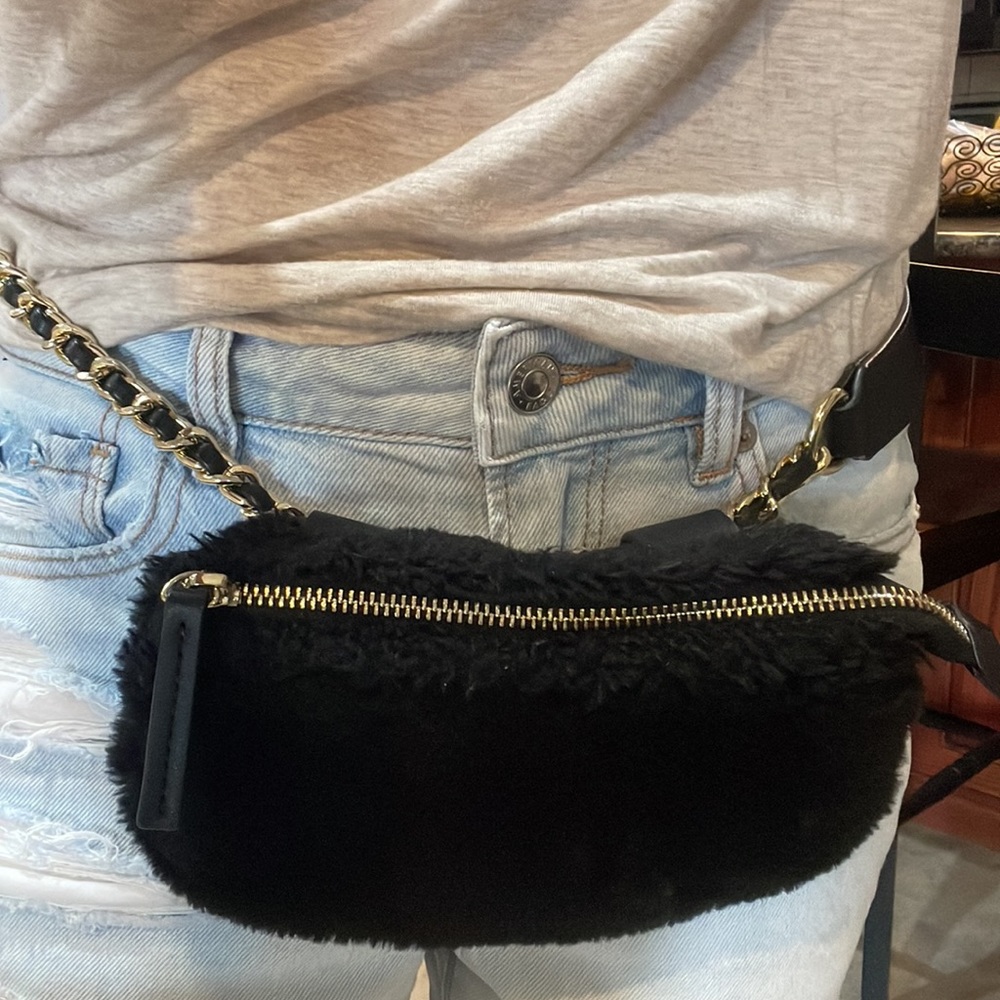 Black & Gold Fluffy Crossbody/Fanny pack bag - Picture 8 of 9